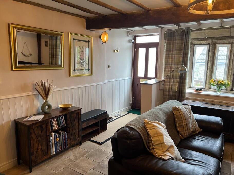 17Th Century Cottage With Hidden Garden Steeton المظهر الخارجي الصورة