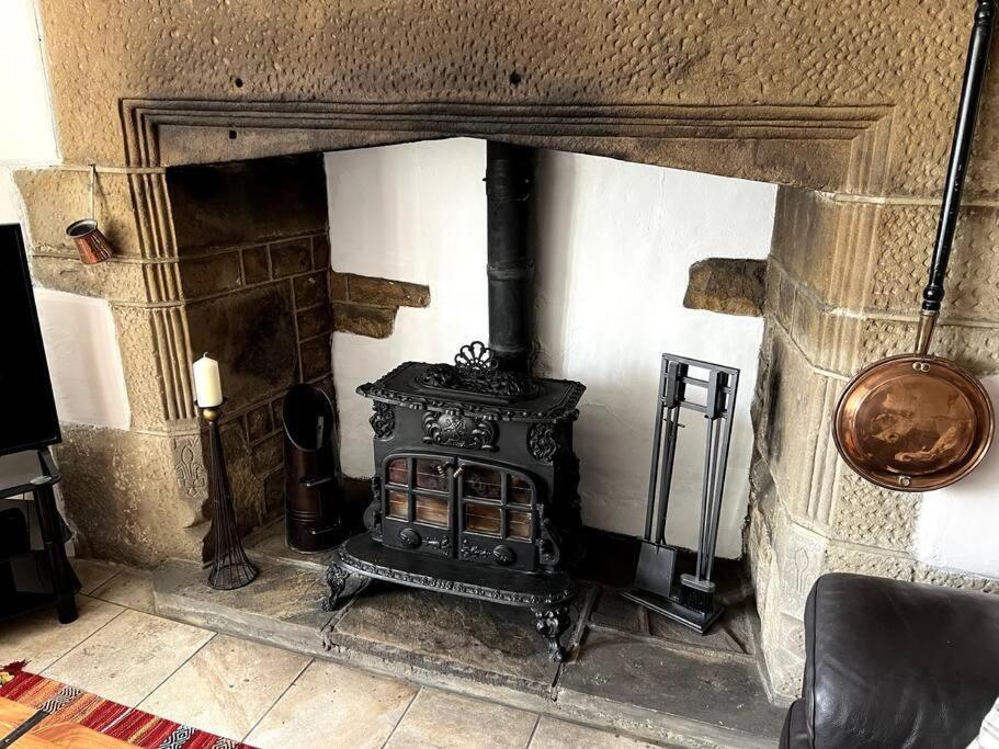 17Th Century Cottage With Hidden Garden Steeton المظهر الخارجي الصورة