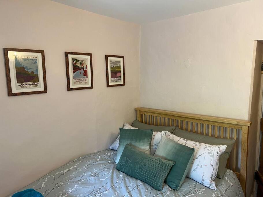 17Th Century Cottage With Hidden Garden Steeton المظهر الخارجي الصورة